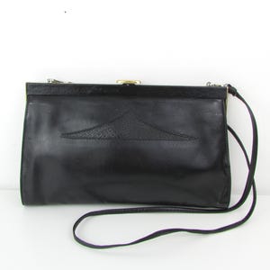 Bolsa de ombro vintage em couro preto - Moda minimalista