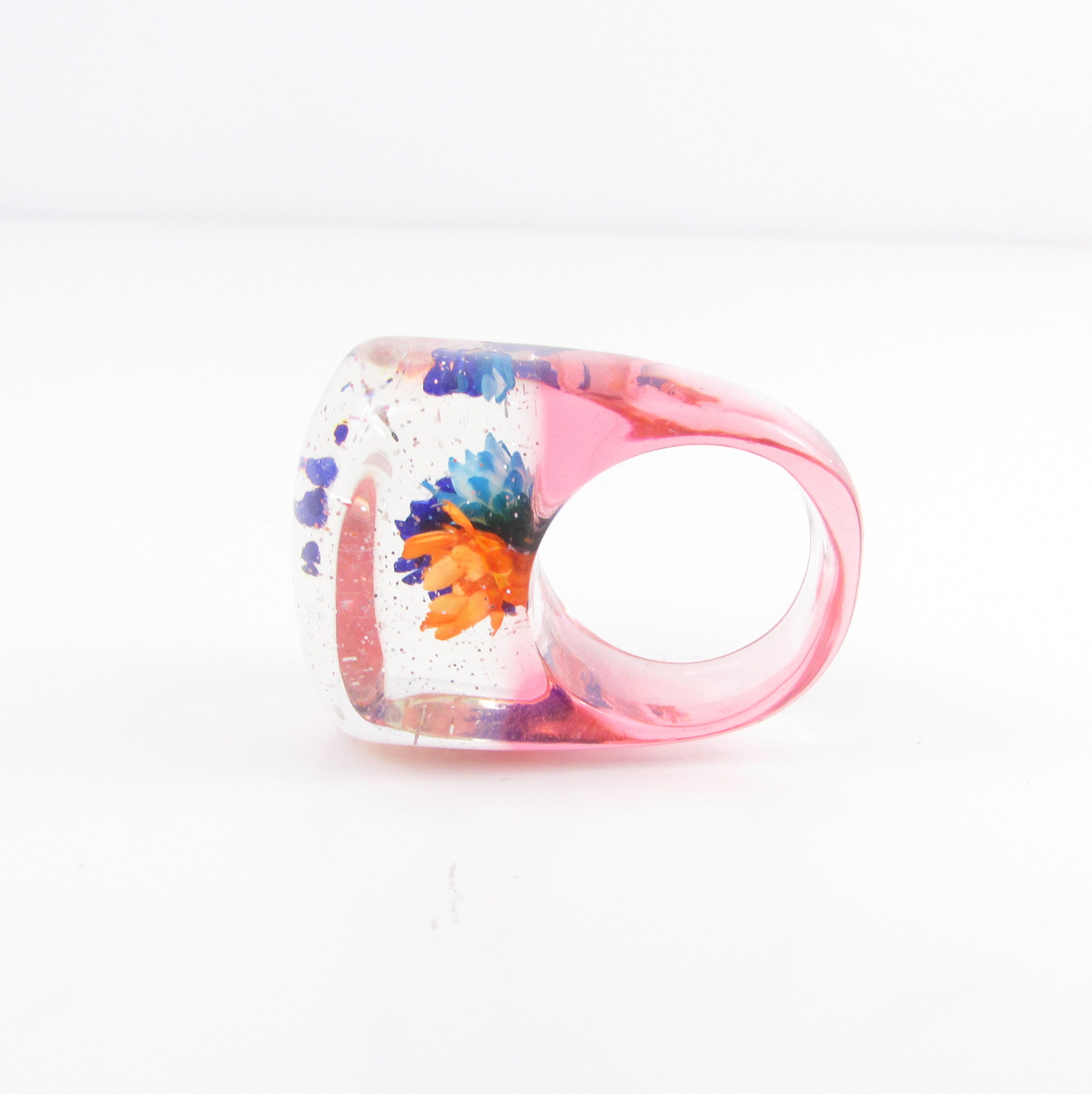 Vintage Lucite Ring Inclusion Flowers Size 7 US O P UK - 90s
