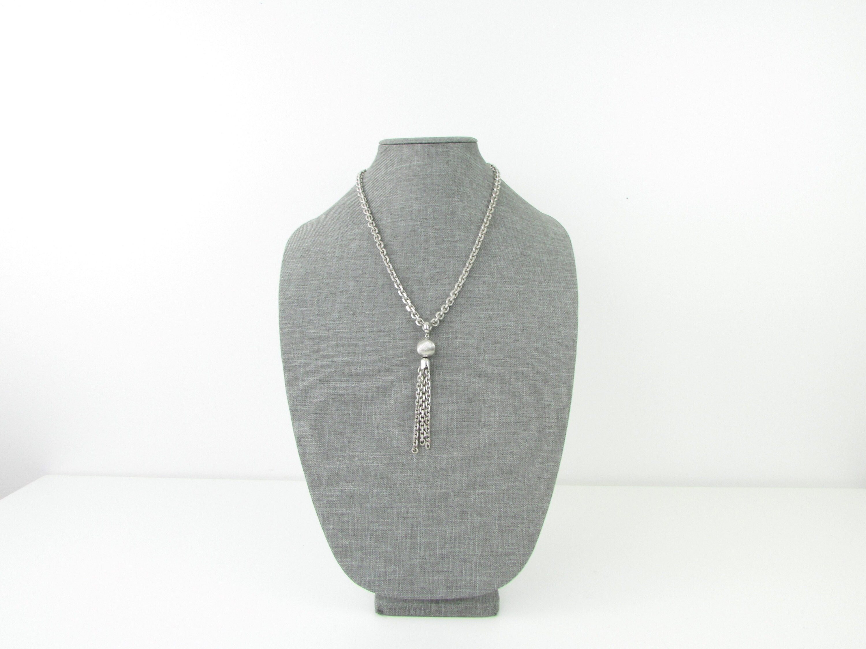 Collar vintage con borlas de plata Coro: bisutería bohemia de los años 70