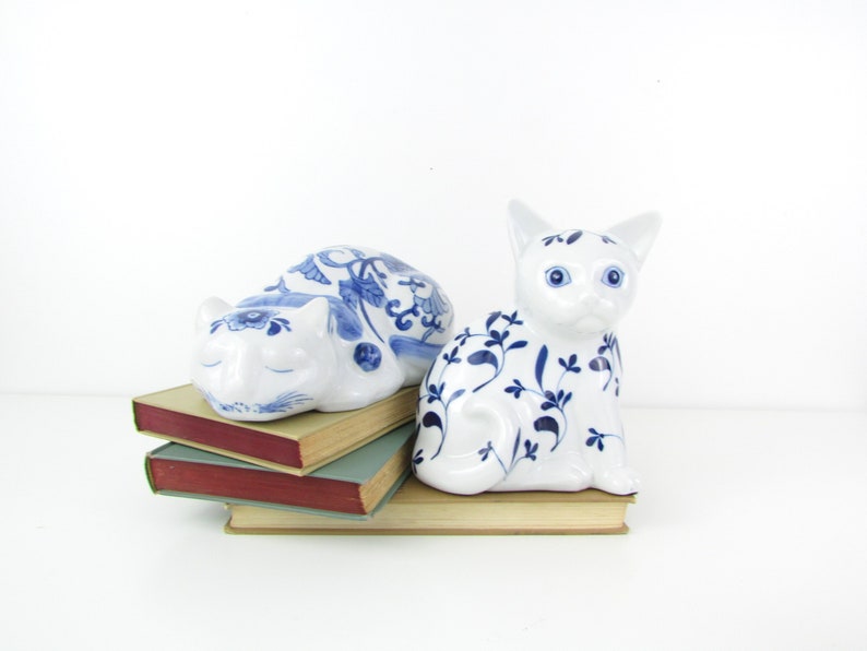 Vintage Chinoiserie Cat Figurine Blue and White Delft Decor image 1