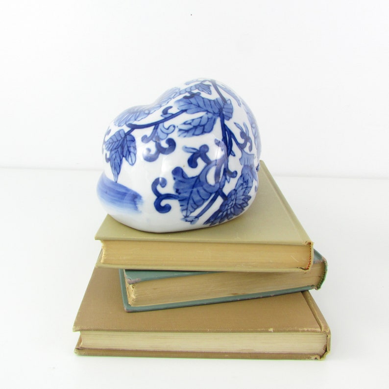 Vintage Chinoiserie Cat Figurine Blue and White Delft Decor image 4