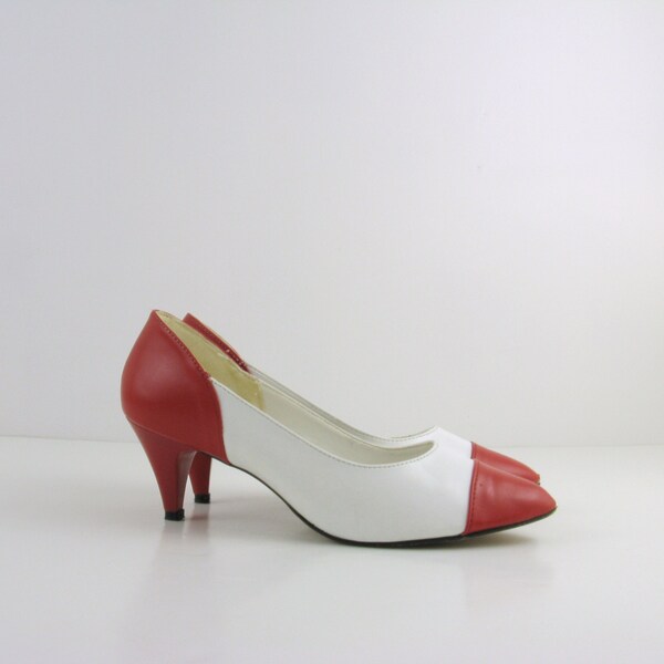 Vintage 1980s Spectator Pumps in Red and White - Size 8 by Tender Tootsies