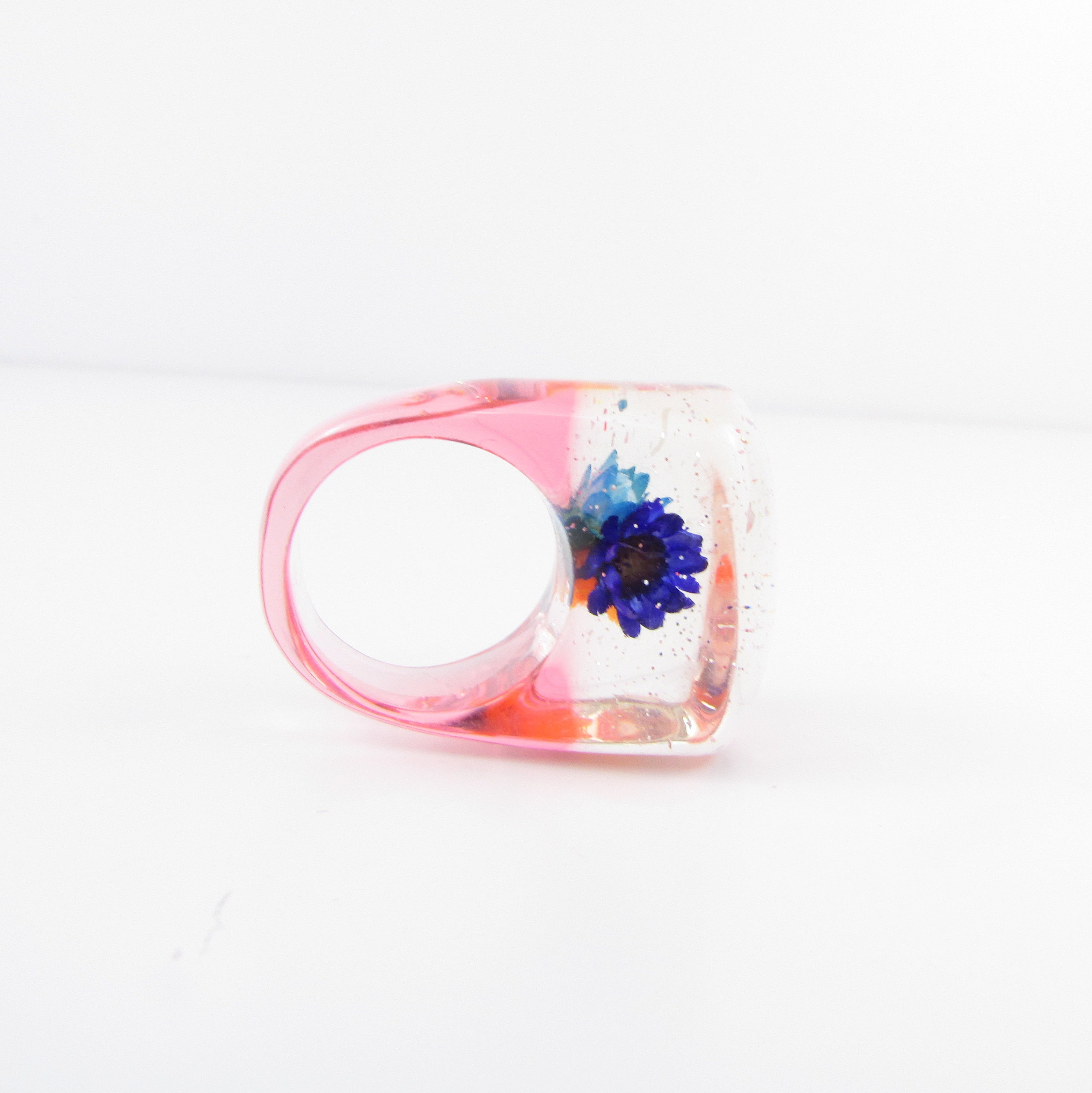 Vintage Lucite Ring Inclusion Flowers Size 7 US O P UK - 90s