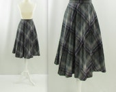 Collegiate Pleated Skirt - Vintage 1970s Plaid Wool Skirt in Grey + Purple - Medium by Tan Jay