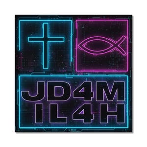 Könnte beinhalten: Digitaler Kunstdruck mit einem neonblauen Kreuz und einem rosa Fischsymbol sowie dem Text "JD4M IL4H". Das Design hat eine futuristische, technologieinspirierte Ästhetik mit dunklem Hintergrund.