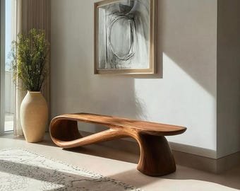 Banco minimalista de madera natural para la decoración del salón.