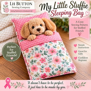 以下が含まれることがあります： My Little Stuffie Sleeping Bagというタイトルのぬいぐるみ用寝袋の型紙。ピンクの水玉模様の上部と花柄の下部を備えたキルティング寝袋に入った、茶色のぬいぐるみの子犬が描かれています。