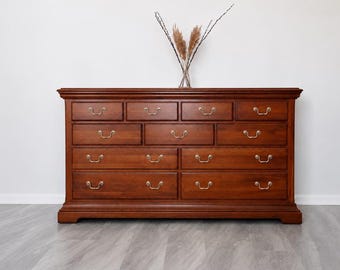 Vintage Thomasville Cherry 9-Drawer Dresser – Traditional Long Bedroom Cherry Chest