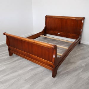 Lexington Chez Michelle Queen Sleigh Bed