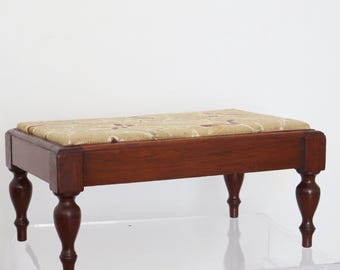 Taburete de caoba tapizado vintage, estilo inglés, para tocador o banco bordado - Firmado en 1978