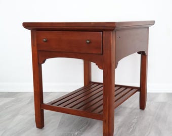 Mesita de noche de cerezo de Lexington Bob Timberlake, mesa auxiliar estilo Arts & Crafts con cajón.