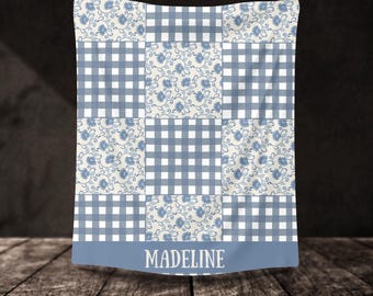 Couverture bleue à carreaux vichy et patchwork de fleurs | Jeté en polaire sherpa pour chambre d'enfant, décoration florale pour chambre de fille