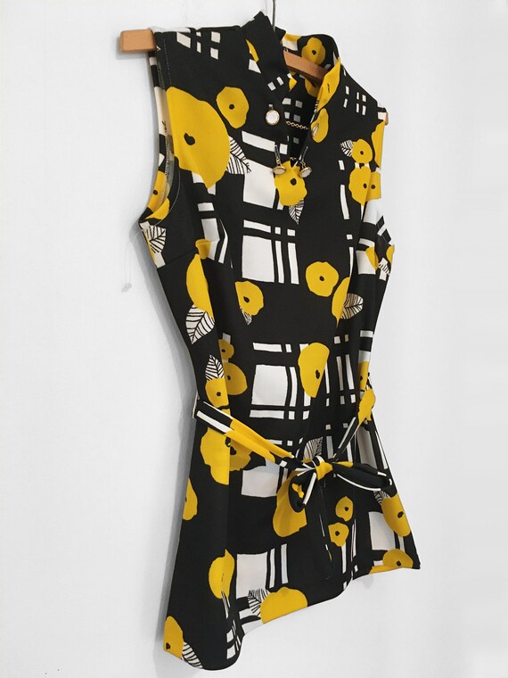 70s MOD Psychedelic Blouse in Geometric Floral, De