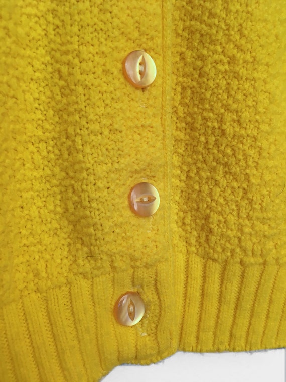 Vintage 60's 70's yellow textured fitted knit sweater Size Vintage 60's 70's yellow textured fitted knit sweater Size