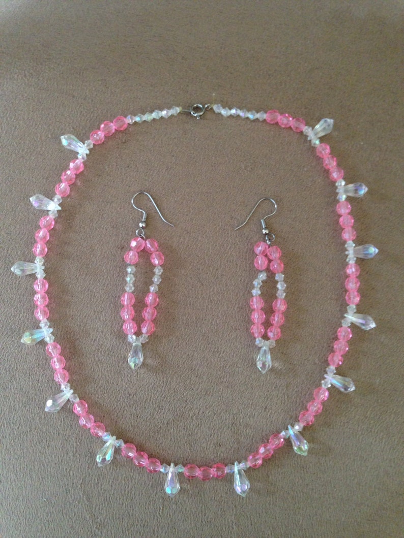 Set Pink /& White Handmade Irridescent Bead Necklace Earring