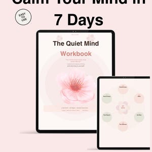 Puede incluir: Dos tabletas digitales que muestran contenido. La tableta más grande muestra un cuaderno de trabajo titulado "The Quiet Mind" con un gráfico de flor rosa. La tableta más pequeña muestra un mapa mental con las palabras "My Mind". El texto "Calm Your Mind in 7 Days" está en la parte superior.