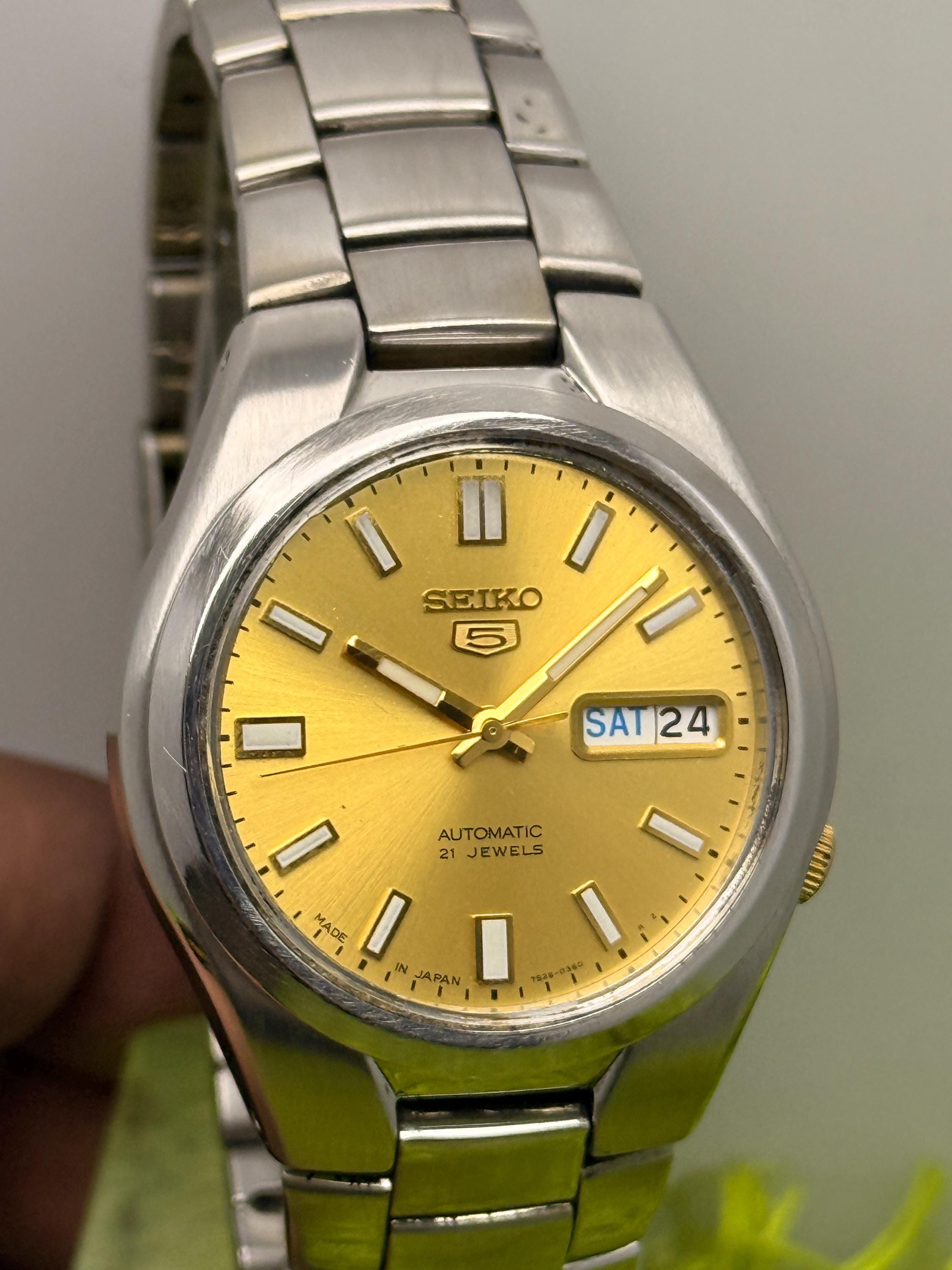 Vintage Seiko 5 Automatic Men's Watch Golden Dial Japan Made 21