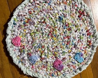 Tapis en chiffon au crochet Grandma's Garden Hearts OOAK