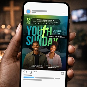 Puede incluir: Un smartphone muestra una publicaci&oacute;n en redes sociales que promociona el "Youth Sunday" en Purposeful Church. El gr&aacute;fico presenta un fondo degradado verde y turquesa, la fecha del 27 de abril e im&aacute;genes de Jacob Reynolds y Amanda Hill. La publicaci&oacute;n incluye la direcci&oacute;n de la iglesia.