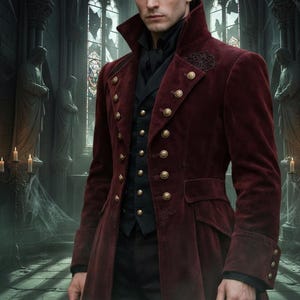 Può includere: Un cappotto di velluto bordeaux con bottoni dorati e colletto alto. Il cappotto è indossato sopra un gilet e una camicia neri. L'immagine è ambientata in un interno in stile gotico con statue e vetrate.