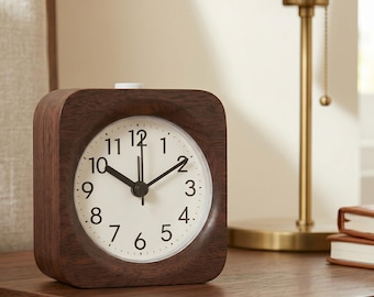 Stille houten wekker, modern minimalistisch ontwerp, nachtlampje, zacht alarm