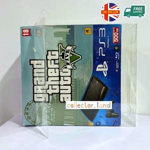 Puede incluir: Un juego de PlayStation 3 en caja, "Grand Theft Auto V", con una capacidad de 500 GB. La carátula presenta el logotipo del juego y un paisaje urbano. El juego está clasificado para mayores de 18 años y está en una funda protectora transparente.