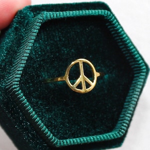 Peace Sign Ring Holder, Ring Dish, Trinket Tray, Peace Gift, Gift for  Hippie, Peace Love Happiness, Hand Ring Holder, Peace, Peace Sign Hand -   Israel
