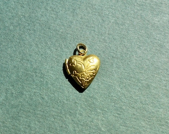 Vintage Small Brass Floral Heart Locket Charm - Vintage Locket Charm - Vintage Heart Charm