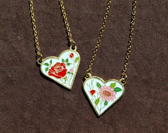 Collar vintage con colgante de corazón floral esmaltado - Collar vintage con flores - Collar vintage con forma de corazón