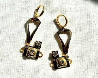 Vintage Camera Charm Drop Earrings - Handmade Vintage Charm Earrings - Gift for Photographer