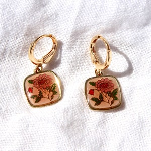 Vintage Gold Enamel Floral Square Charm Earrings - Vintage Flower Earrings - Vintage Floral Enamel Earrings - Delicate Earrings