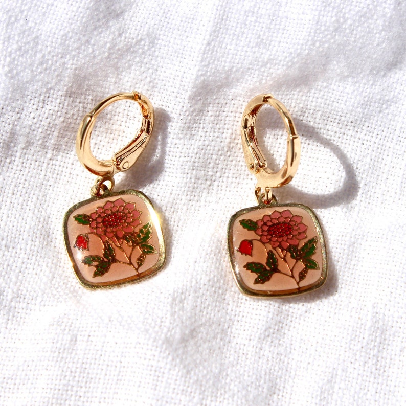 Vintage Gold Enamel Floral Square Charm Earrings Vintage Flower Earrings Vintage Floral Enamel Earrings Delicate Earrings image 1
