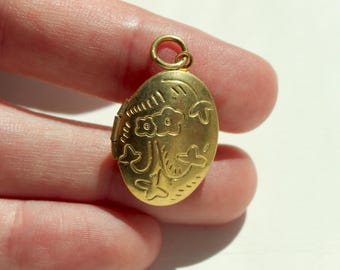 Vintage Oval Blumen Medaillon - Oval Medaillon aus Messing mit floralen Details - Vintage Messing Medaillon Charme