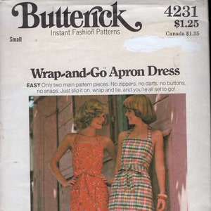 Peut inclure: Un patron de couture vintage pour une robe tablier à enfiler. Le patron est de Butterick et porte le numéro 4231. Le patron est pour une taille petite et coûte 1,25 $. Le patron montre deux femmes portant la robe, l'une en imprimé floral rouge et l'autre en imprimé à carreaux.