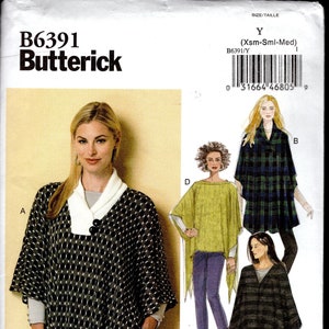 Può includere: Un modello di cucito per poncho. L'immagine mostra diversi modelli, tra cui un poncho a fantasia bianco e nero con colletto bianco, un poncho verde, un poncho a quadri e un poncho a righe con frange. Il numero del modello è B6391.