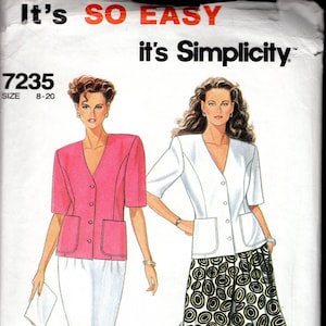 以下が含まれることがあります： Simplicityの縫製パターン7235。2つの女性用衣装が特徴です。1つはピンクのジャケットと白いスカート、もう1つは白いジャケットと白黒の柄のパンツです。パターンサイズは8〜20です。