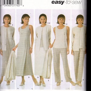 Könnte beinhalten: Simplicity Schnittmuster mit verschiedenen Damenoutfits, darunter ein Kleid, ein Rock, eine Hose und Jacken. Das Schnittmuster ist für die Größen 18W-24W. Das Bild zeigt verschiedene Outfit-Kombinationen, mit dem "Simplicity"-Logo oben.