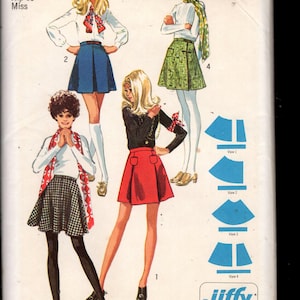 Faldas cortas Simplicity 8877 para mujer, cruzadas, con pliegues de caja, de círculo completo, con pliegues invertidos, tallas 14/sin cortar o talla 12/cortada. Lea los detalles.