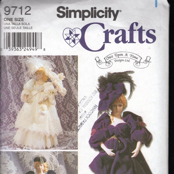 Simplicity 9712 Poupées décoratives et leurs tenues. REMARQUE : bras et tête de poupée, non inclus, taille 17", non coupés