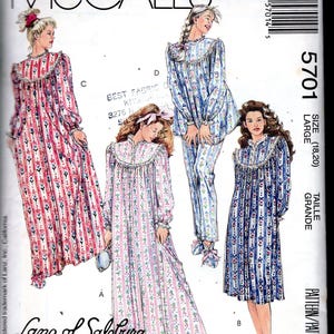 Può includere: Modello di cucito McCall's per pigiami da donna. Il modello presenta vari design di pigiami, tra cui camicie da notte lunghe e completi pigiama. I design hanno motivi floreali e a righe. Taglia large (18,20).
