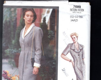 Vogue 7689 Classic Misses' Wiggle Button Front Kleid mit langen oder kurzen Ärmeln und Kragenvariationen, Größen 12-14-16, UNCUT