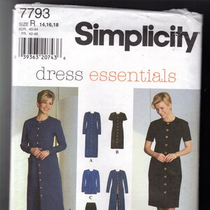 Könnte beinhalten: Ein Schnittmuster für ein Kleid mit drei verschiedenen Stilen. Das Schnittmuster ist für die Größen 14, 16 und 18. Das Schnittmuster ist von Simplicity und heißt "dress essentials".