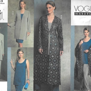 Op de afbeelding: Een naaipatroon voor een lange, losse jas met een bloemenprint. Het patroon is van Vogue Wardrobe en is maat 8-10-12.