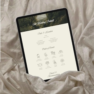 Pu&ograve; includere: Un tablet digitale che mostra un modello per i dettagli di un matrimonio con un'intestazione paesaggistica, sfondo color crema e testo nero. Il layout include sezioni per data e luogo, ordine degli eventi con icone a linee e informazioni di viaggio.