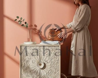 Armario de madera tallada a mano con diseño de medallón floral / Aparador blanqueado / Consola de almacenamiento de madera maciza / Armario de entrada