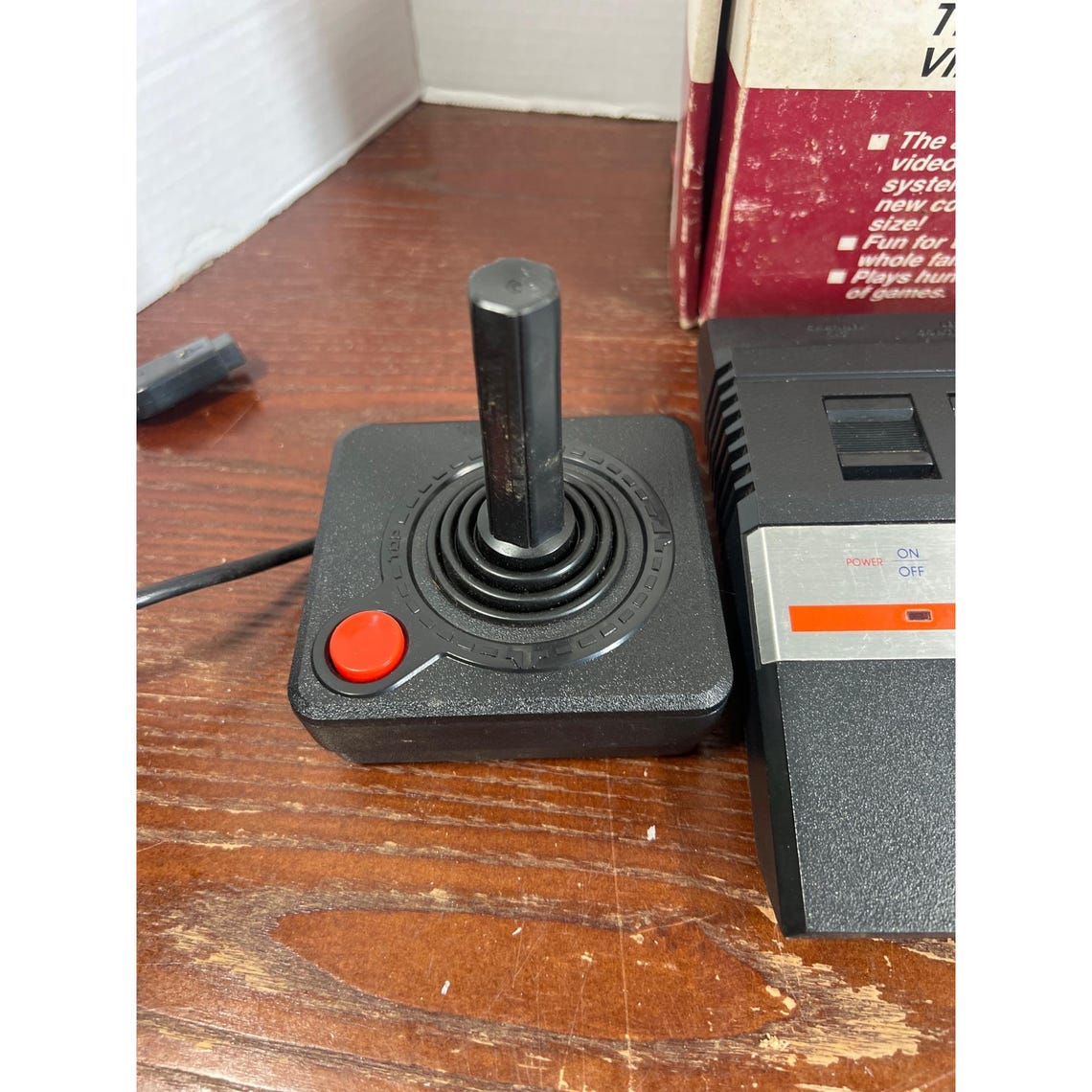 Vintage Atari 2600 Console With Joystick & Box - Classic Retro Gaming System Tested, foto 3 di 5