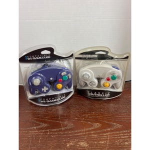Mandos compatibles con Wii/GameCube - Diseño clásico con cable - Morado y blanco - Nuevos en su embalaje original