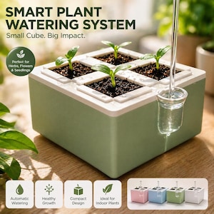Puede incluir: Un sistema de riego inteligente verde y blanco con el texto "SMART PLANT WATERING SYSTEM" y "Small Cube. Big Impact." El sistema tiene seis pequeños recipientes para plantas con tierra y plántulas. El sistema está diseñado para hierbas, flores y plántulas.