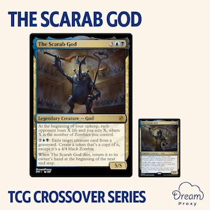 Puede incluir: Una carta coleccionable de Magic: The Gathering titulada The Scarab God, que muestra una criatura azul y negra similar a un escarabajo sosteniendo un bastón. El texto de la carta detalla sus habilidades como criatura legendaria con 5/5 de fuerza.