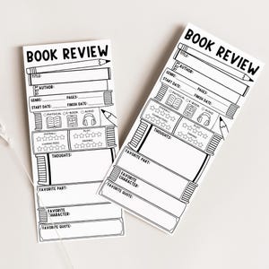 Pode incluir: Dois cartões de revisão de livro em preto e branco com as palavras "BOOK REVIEW" no topo. Os cartões têm seções para título, autor, gênero, páginas, datas de início e término e classificações para geral, personagens, enredo e final. Há também seções para pensamentos, parte favorita, personagem e citação.